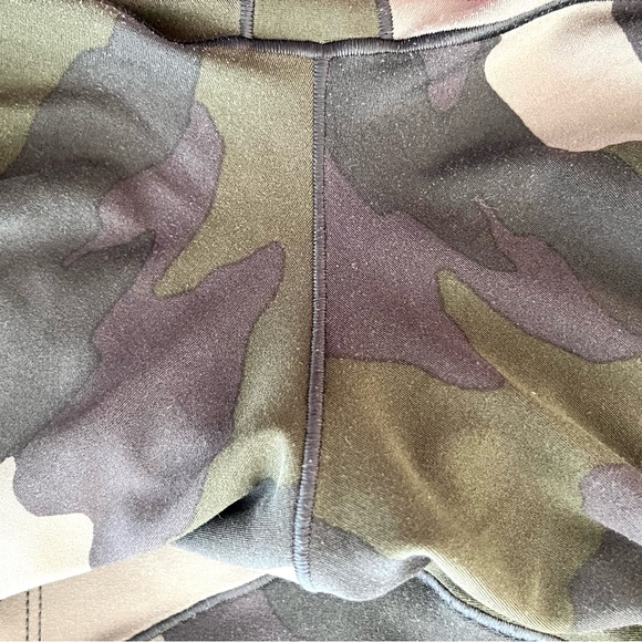 Aerie Offline Camouflage Real Me Joggers, Sz M - Picture 6 of 8